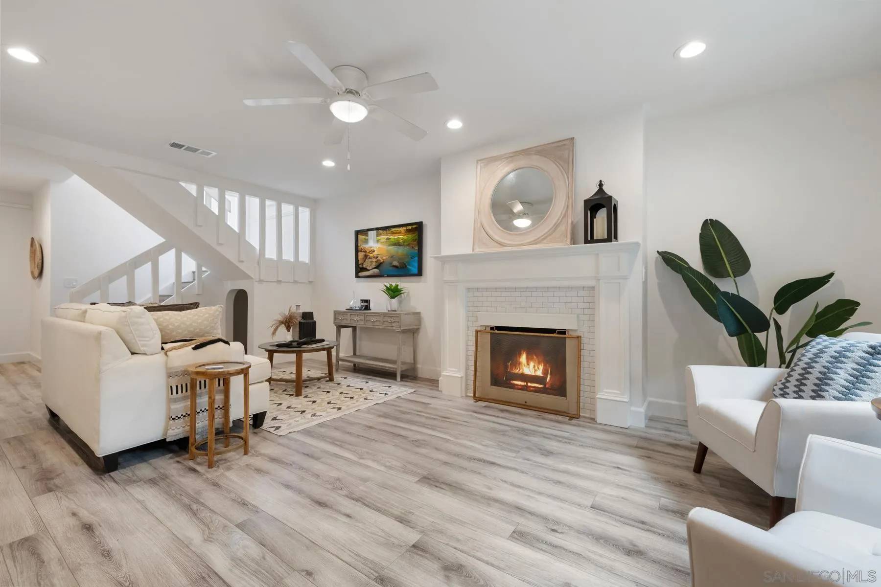 2352 Altisma Way #2, Carlsbad, CA 92009