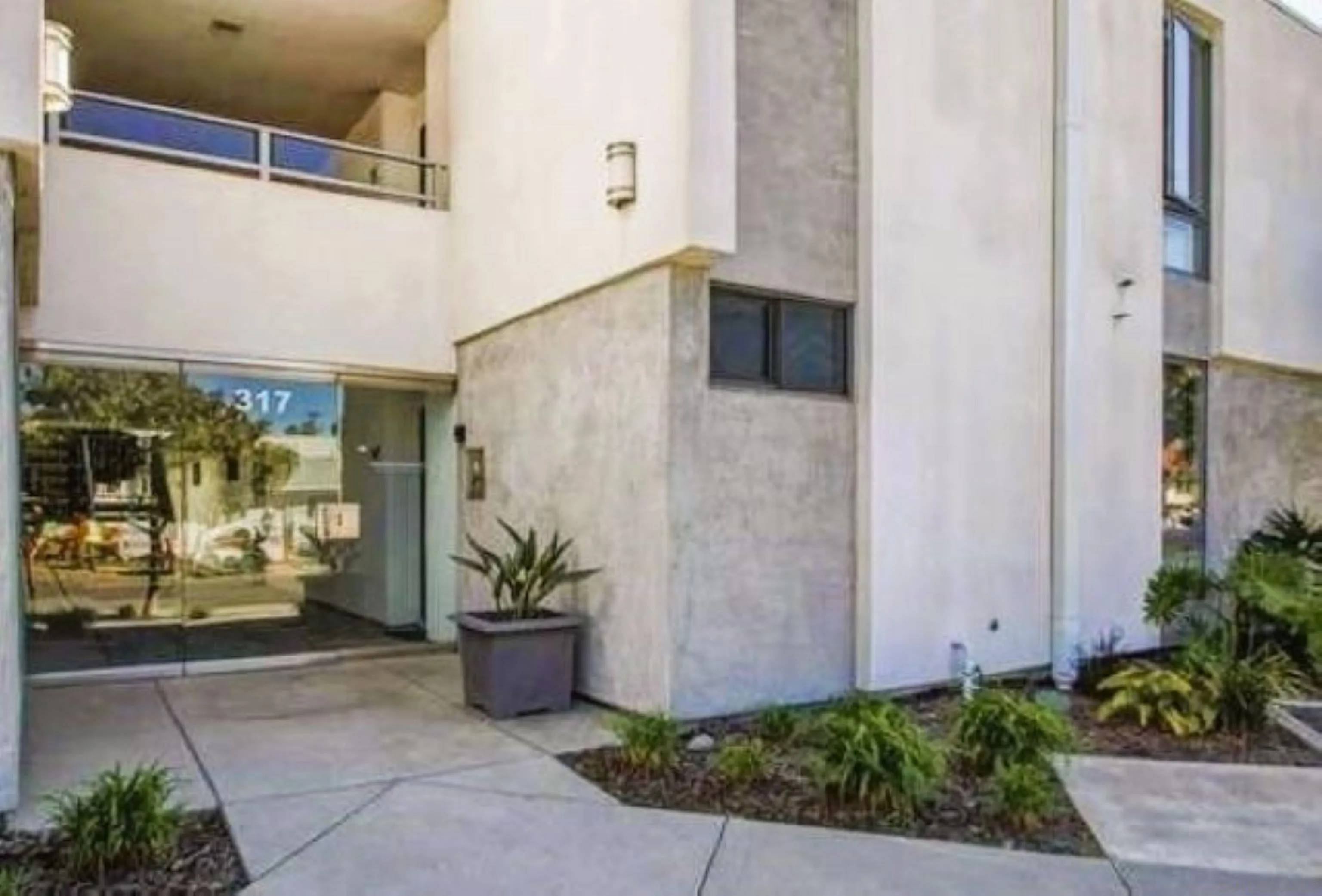 317 Pine Ave #201, Carlsbad, CA 92008