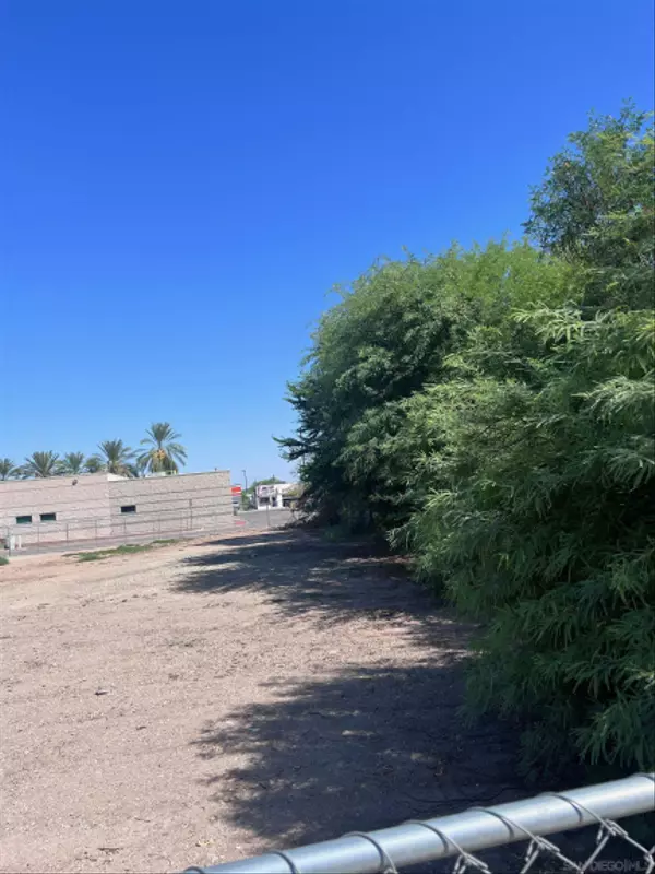 Brawley, CA 92227,965 E G Street #9