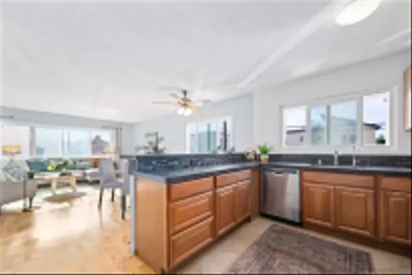 San Diego, CA 92107,4477 Mentone St #210