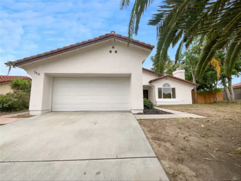 350 Whispering Brook Dr, Vista, CA 92083