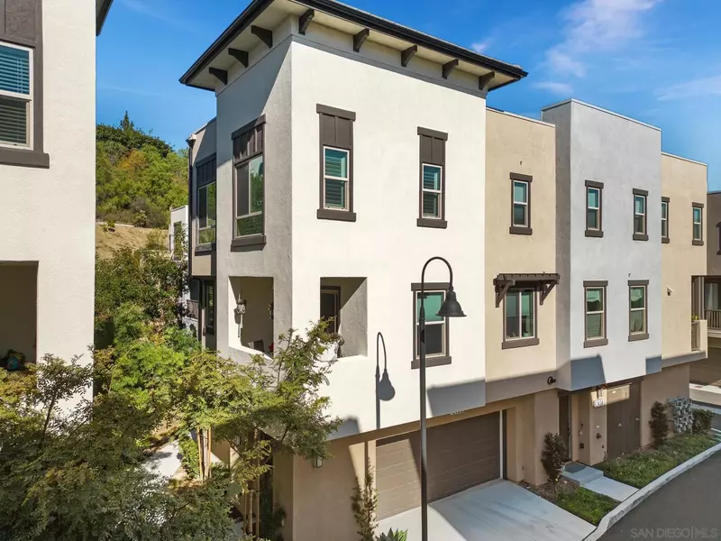 2432 Verano Way, Vista, CA 92081