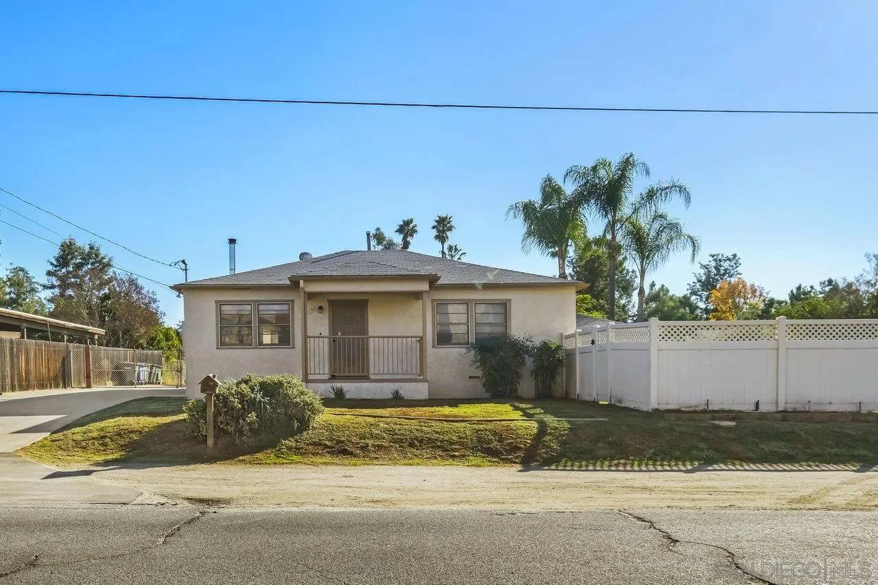 13219 Lakeshore Dr, Lakeside, CA 92040