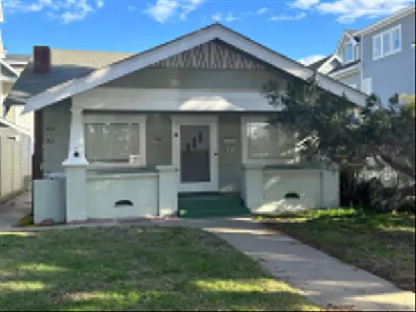 961 E Avenue, Coronado, CA 92118