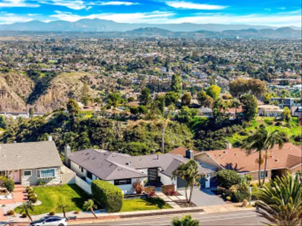 La Jolla, CA 92037,5961 Soledad Mountain Rd