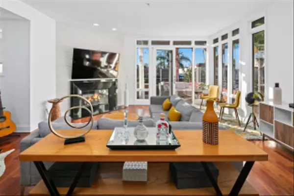 Coronado, CA 92118,141 Orange Ave #203