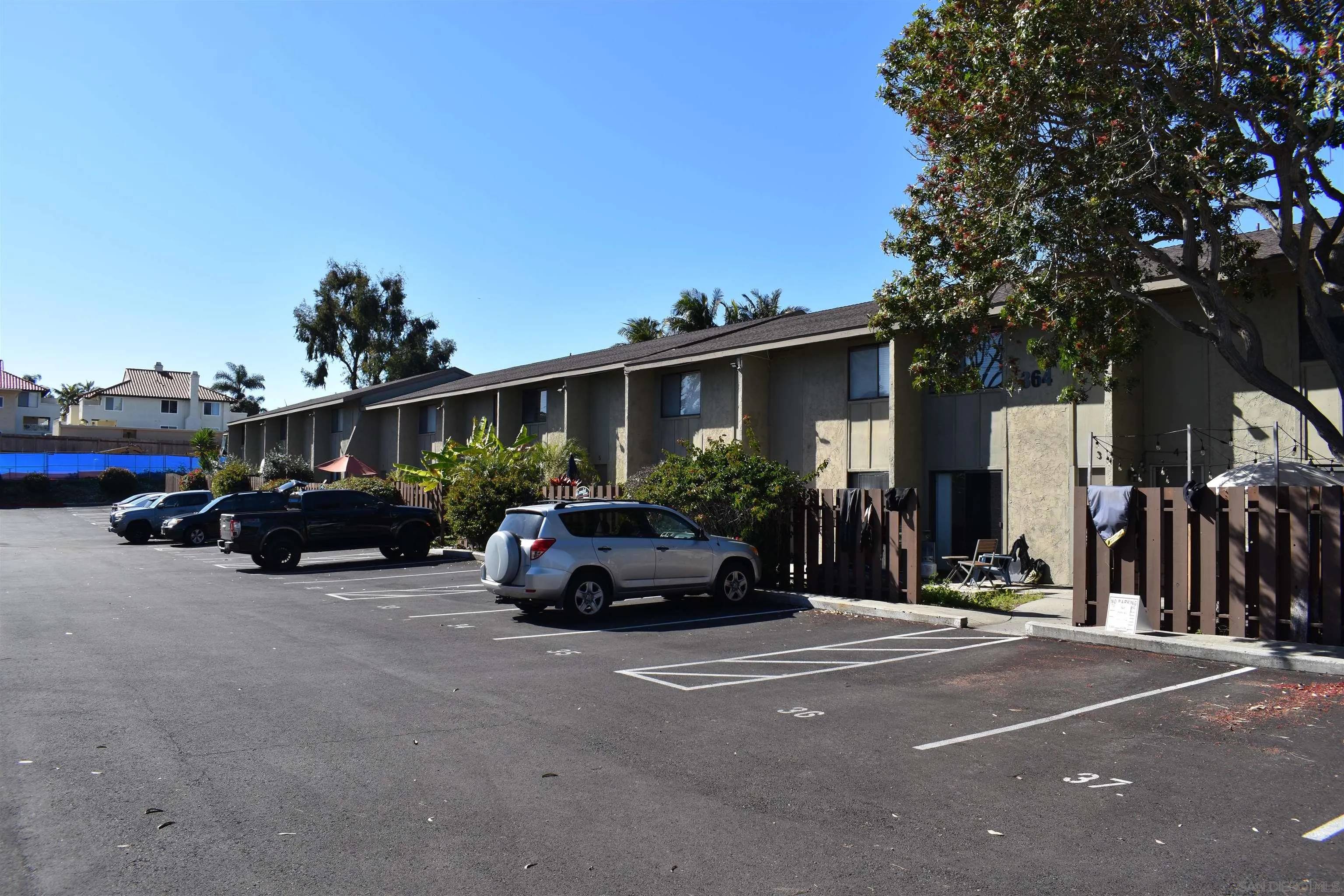 Carlsbad, CA 92008,350-370 Chinquapin Ave