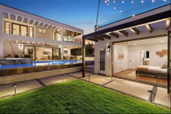 San Diego, CA 92107,4370 Newport Avenue