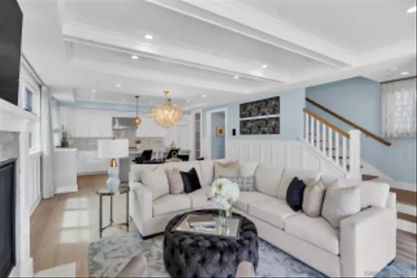 Coronado, CA 92118,1119 9th St