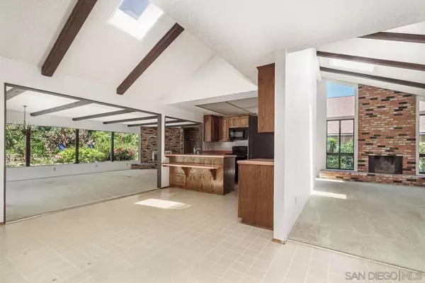 San Diego, CA 92119,6824 Wallsey Drive