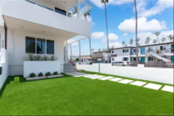 San Diego, CA 92107,2166 Abbott St