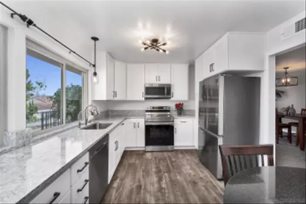 San Diego, CA 92128,17482 Plaza Animado #154