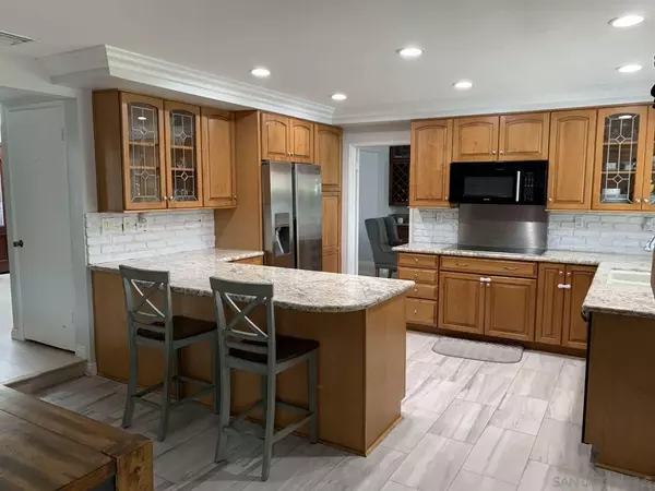 La Palma, CA 90623,5052 Lynn Cir