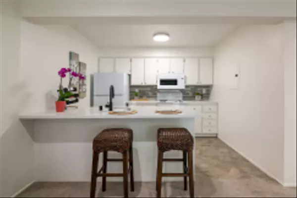 San Diego, CA 92110,2636 Worden St #111