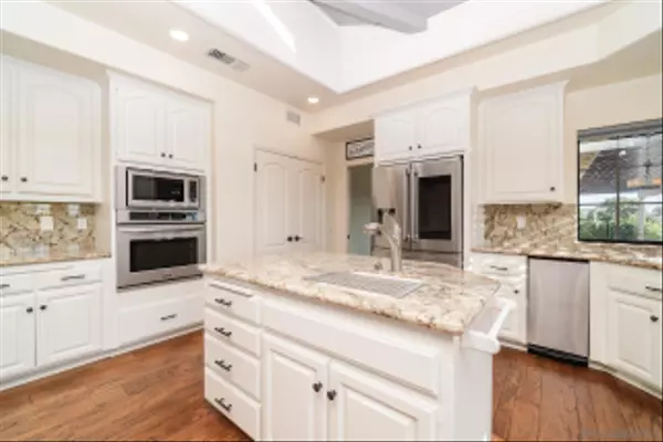 653 Tumble Creek Ln Fallbrook, CA 92028