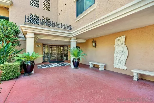 Coronado, CA 92118,707 Orange Ave #3G