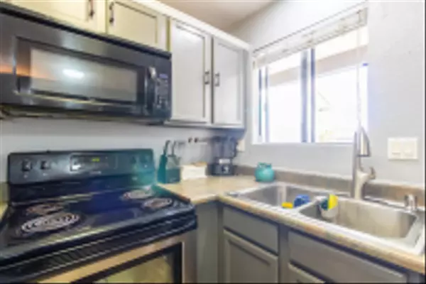 San Diego, CA 92173,3574 Sunset Ln #93