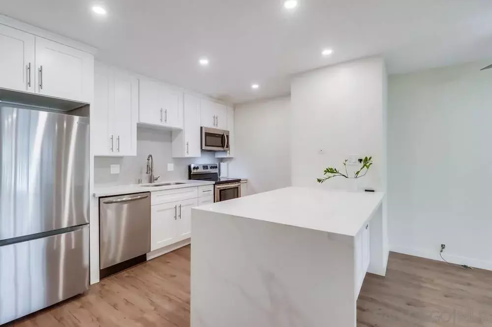 San Diego, CA 92107,4444 W Point Loma Blvd #22