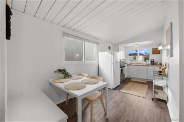 San Diego, CA 92107,4305-7 Temecula St