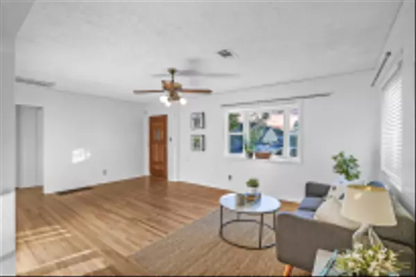 San Diego, CA 92115,3921 Casita Way