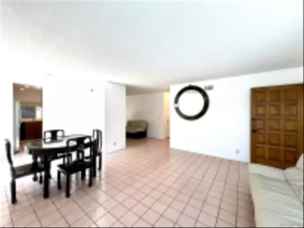 San Diego, CA 92139,7588 Gayneswood Way