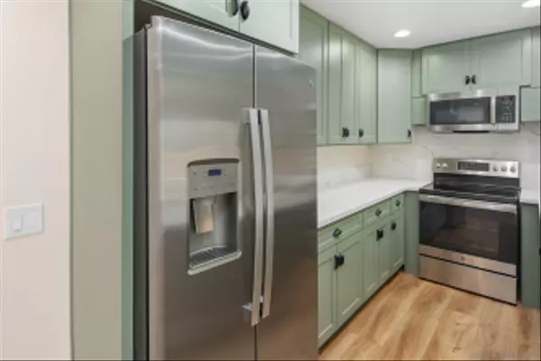 San Diego, CA 92122,6350 Genesee Ave #205