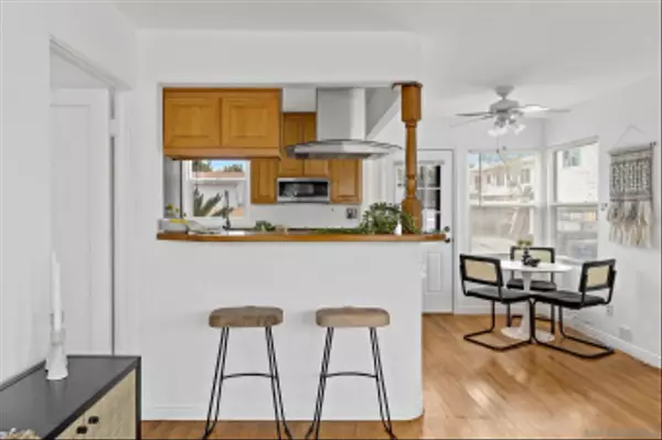 San Diego, CA 92107,4917 Santa Cruz Ave