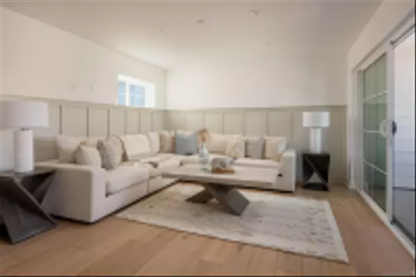 Coronado, CA 92118,537 Orange Ave