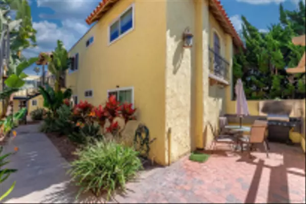 San Diego, CA 92107,4950 Coronado Ave #10