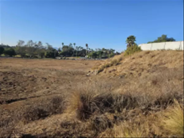 Vista, CA 92084,2167 N SANTA FE AVE. #5