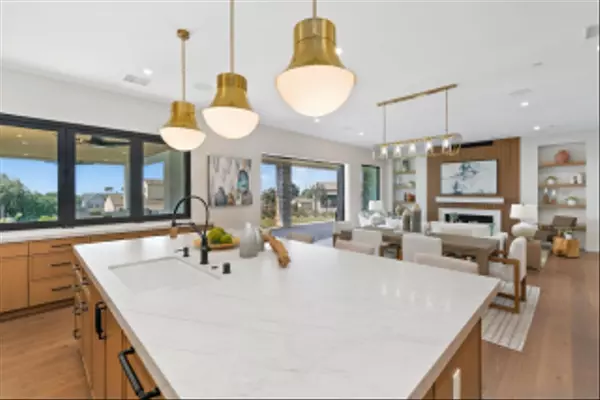 Carlsbad, CA 92008,2924 Highland Dr.