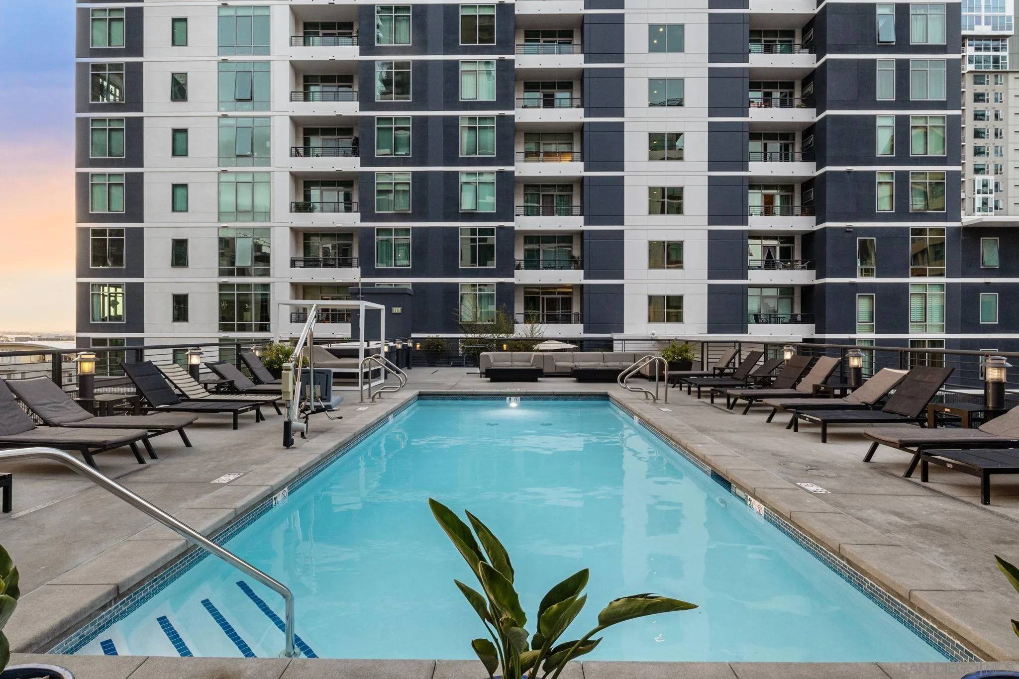 425 W Beech St #803, San Diego, CA 92101