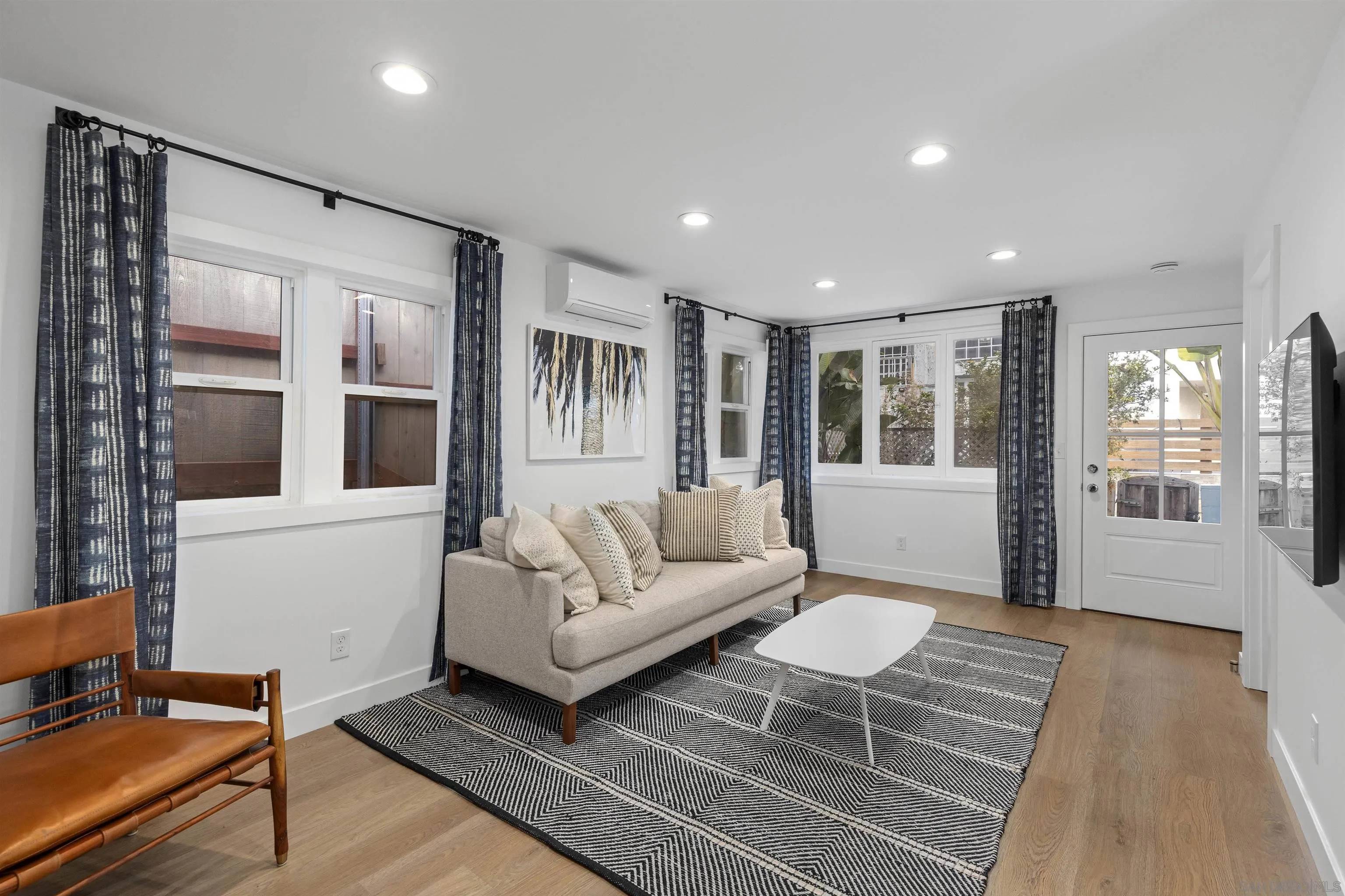 San Diego, CA 92109,823 Ostend Court