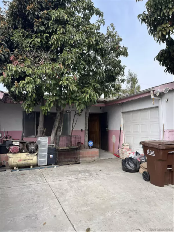 La Puente, CA 91744,1051 Sandy Hook Ave