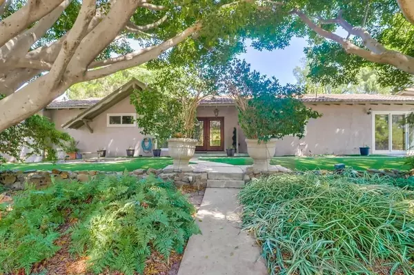 El Cajon, CA 92021,814 Via La Cresta