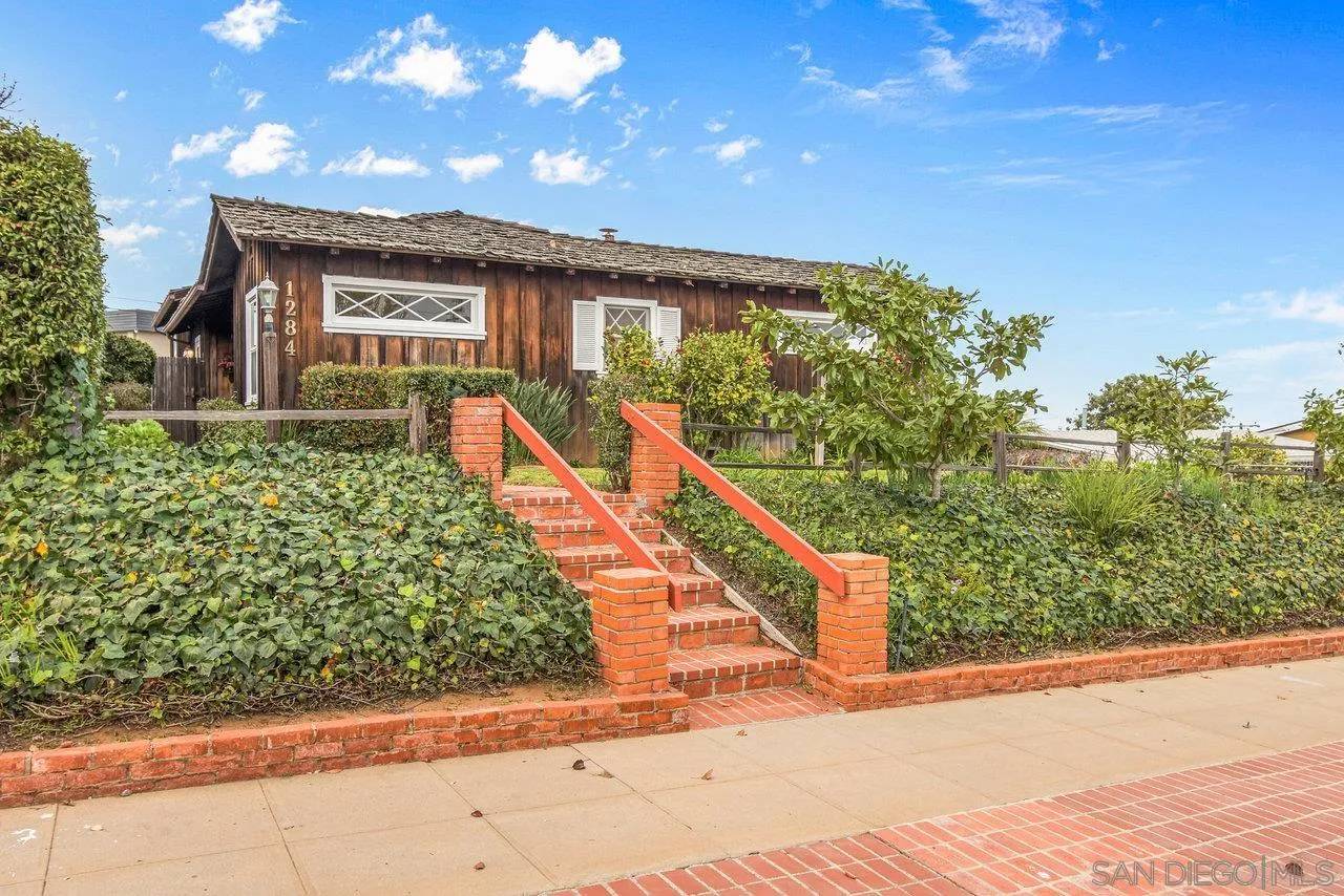 1284 Alexandria Dr, San Diego, CA 92107