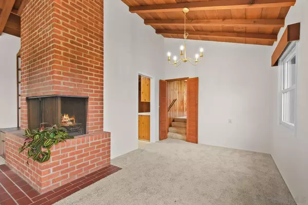 San Diego, CA 92107,1284 Alexandria Dr