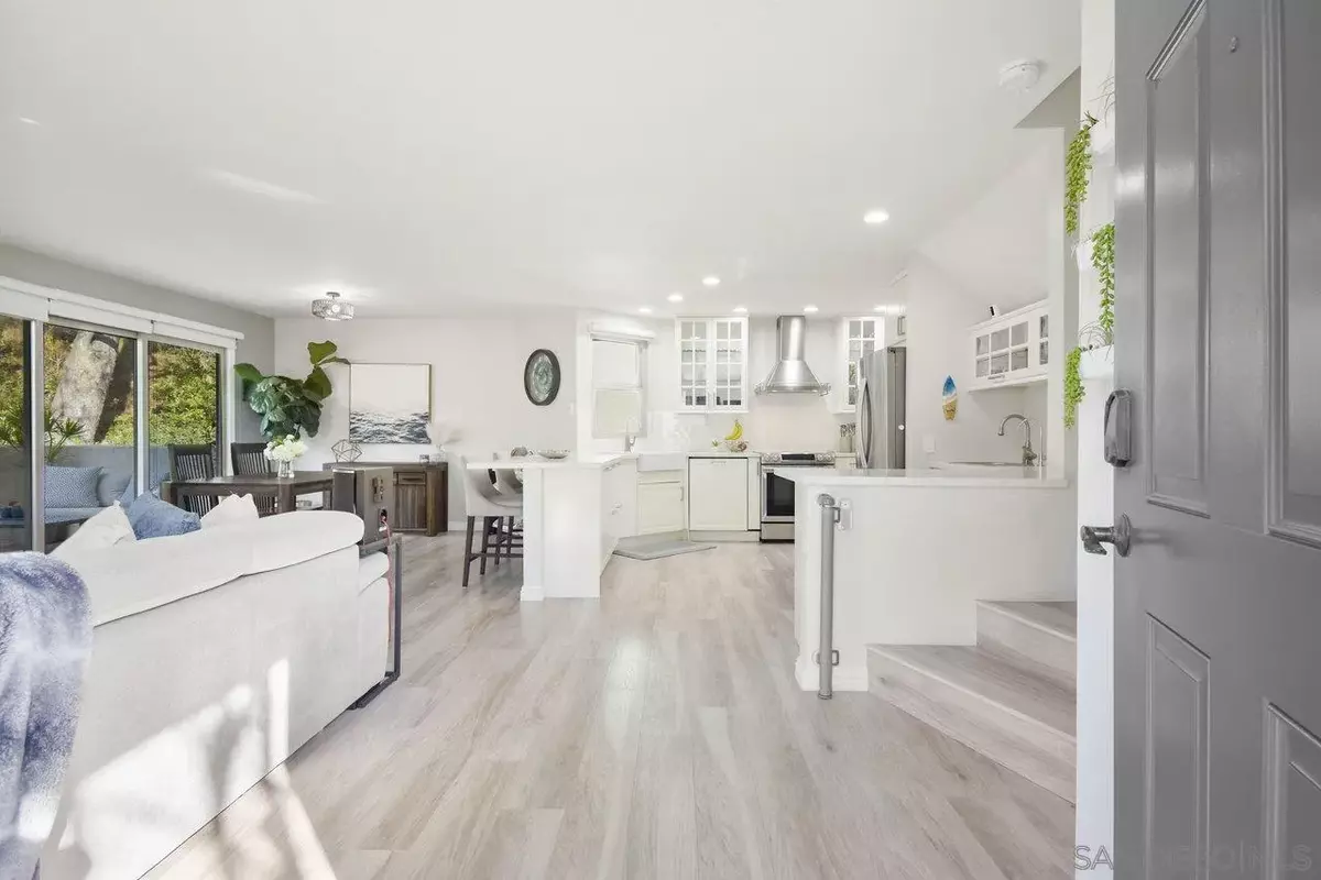 San Diego, CA 92111,1212 River Glen Row #107