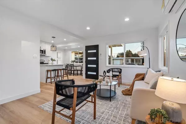 San Diego, CA 92105,5874 Redwood St