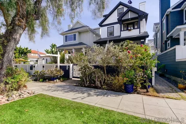 445 E Ave,  Coronado,  CA 92118