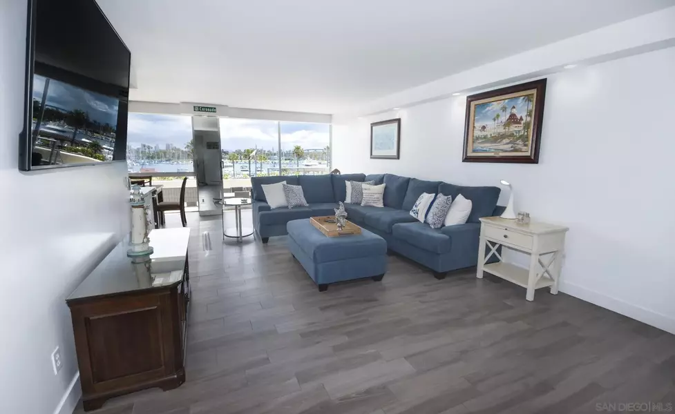 1710 Avenida Del Mundo #105, Coronado, CA 92118