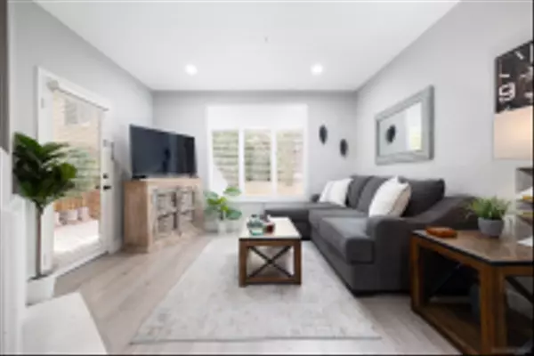 San Diego, CA 92101,2400 5th Avenue #115