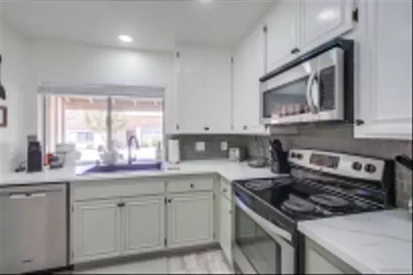 San Diego, CA 92128,17464 Plaza Cerado #84