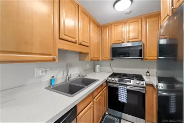 Imperial Beach, CA 91932,1365 Seacoast Dr #N