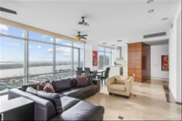 San Diego, CA 92101,165 6th #2803