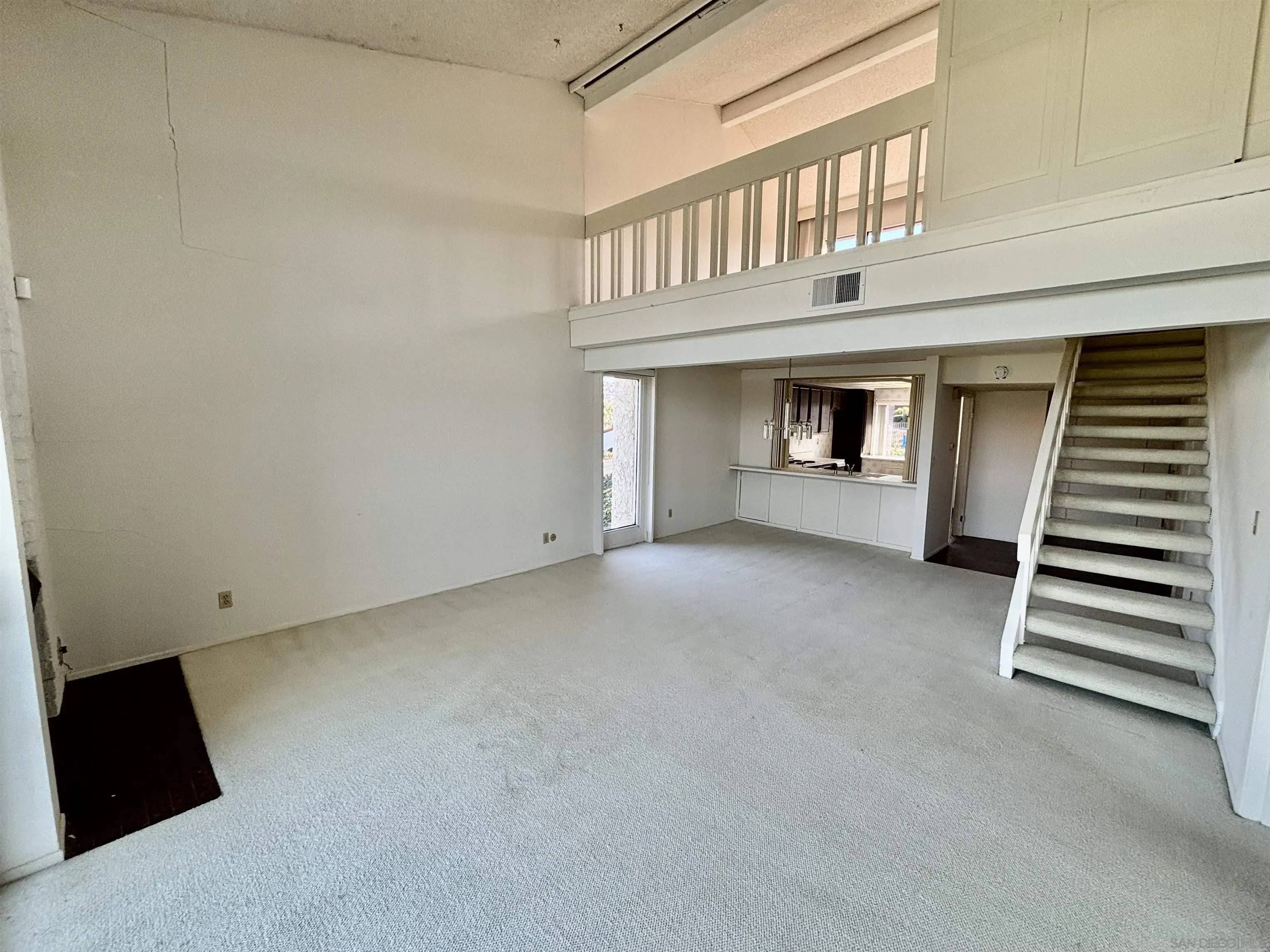 Carlsbad, CA 92009,2502 Navarra Dr #226