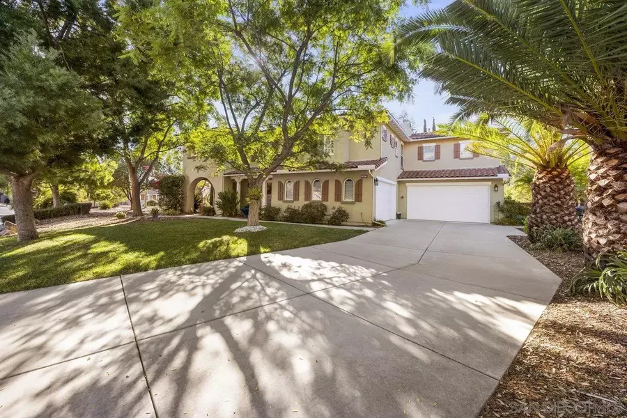 2087 Amparo Ct., Escondido, CA 92025