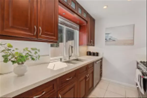 San Diego, CA 92111,5695 Caminito Katerina