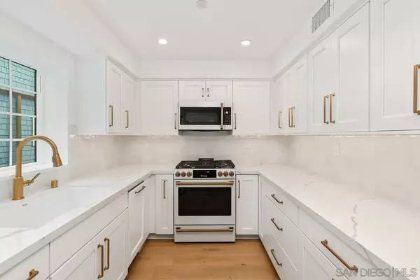 Coronado, CA 92118,551 Orange Ave