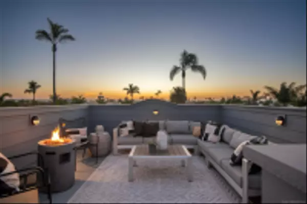 Coronado, CA 92118,551 Orange Ave